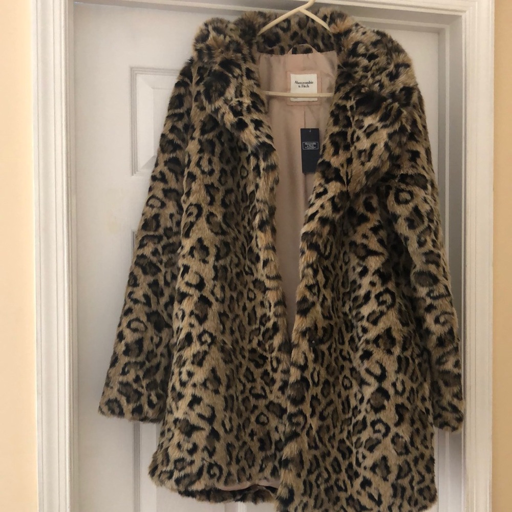 Abercrombie Brand New With Tags Large Women’s Leopard Print Coat
